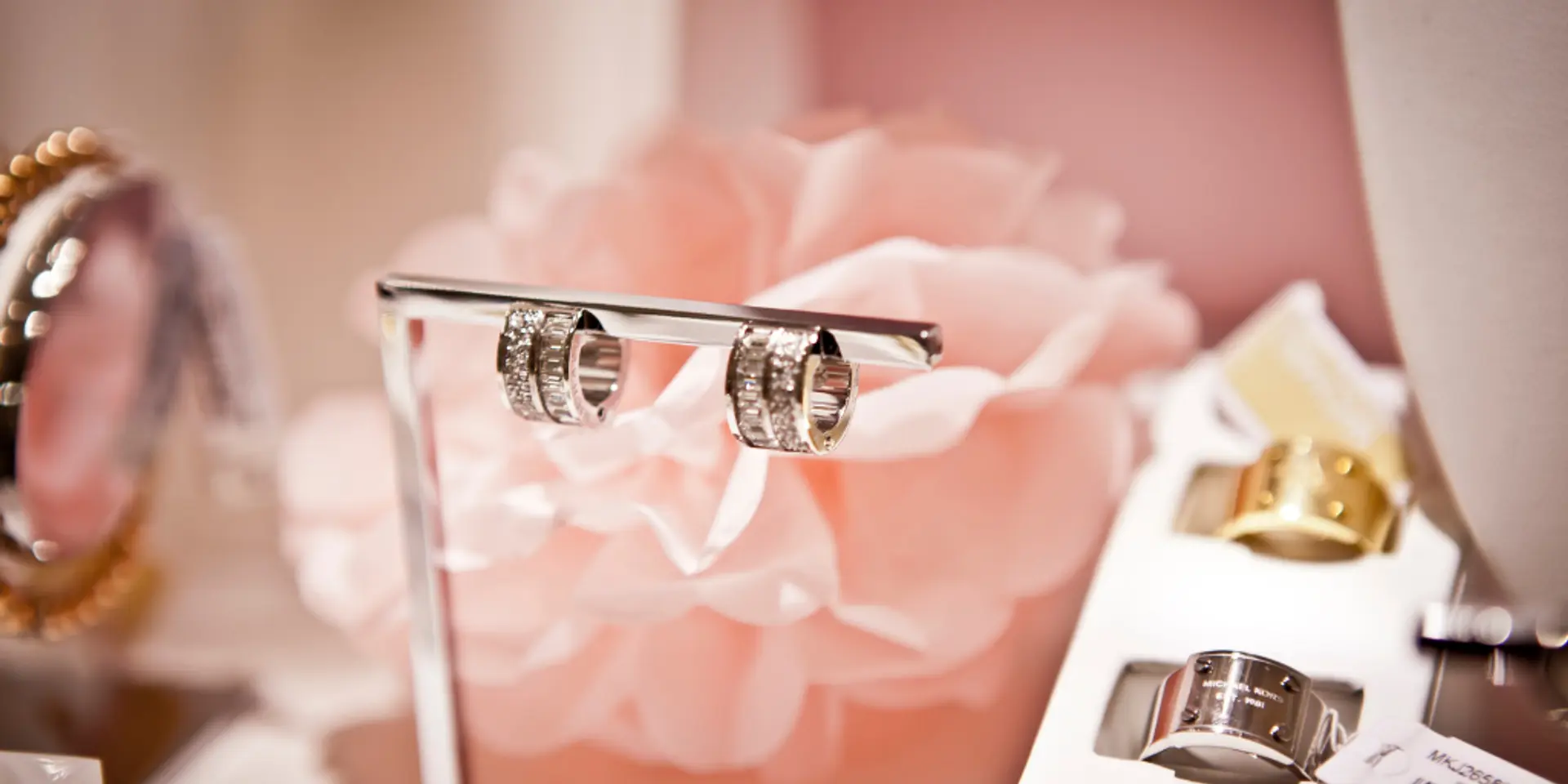 Know Settings For Purchasing Perfect Diamond Engagement Ring