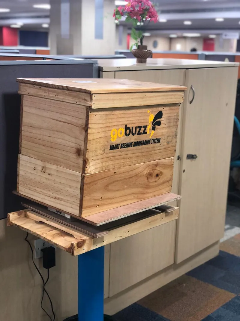 Gobuzzr - Smart Beehive monitoring system for Apis Mellifera Box