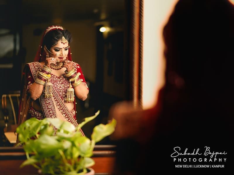 The Classic Bride Mirror Shot