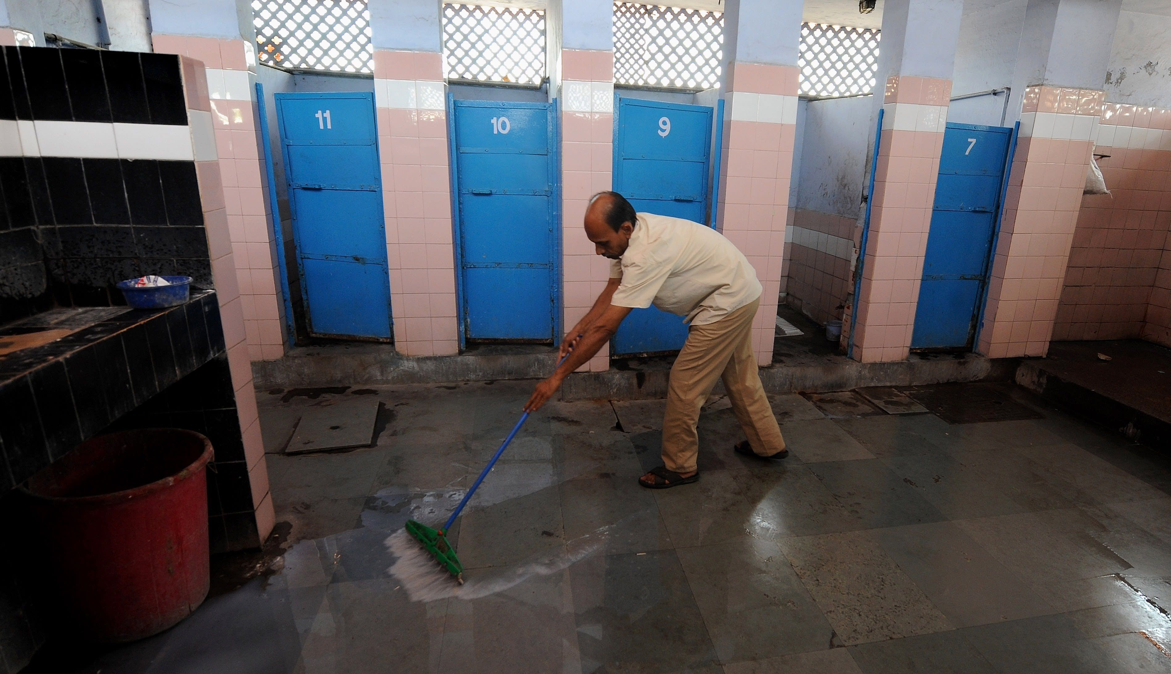 Public place washroom cleaning 