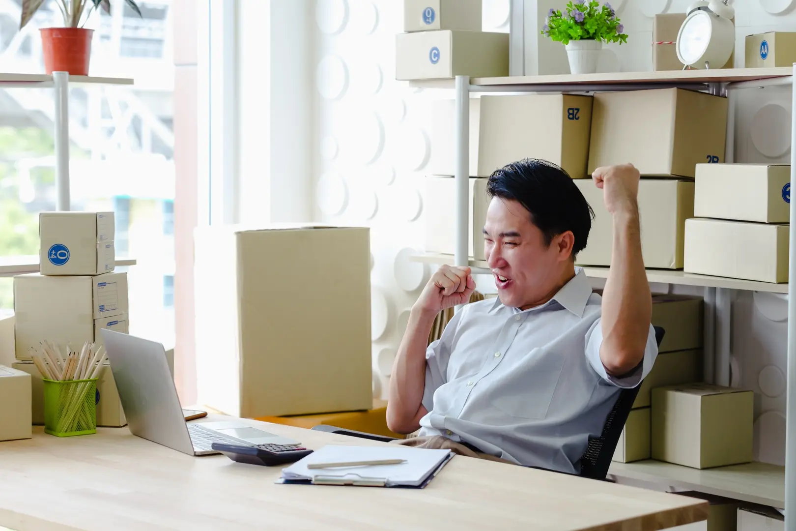 7 Ways to Start a Work-From-Home Business with Shopify