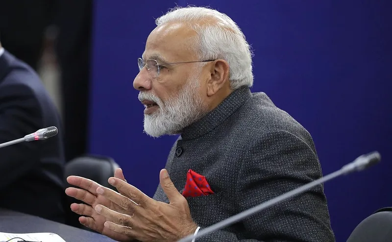 Prime Minister Modi is fighting cash