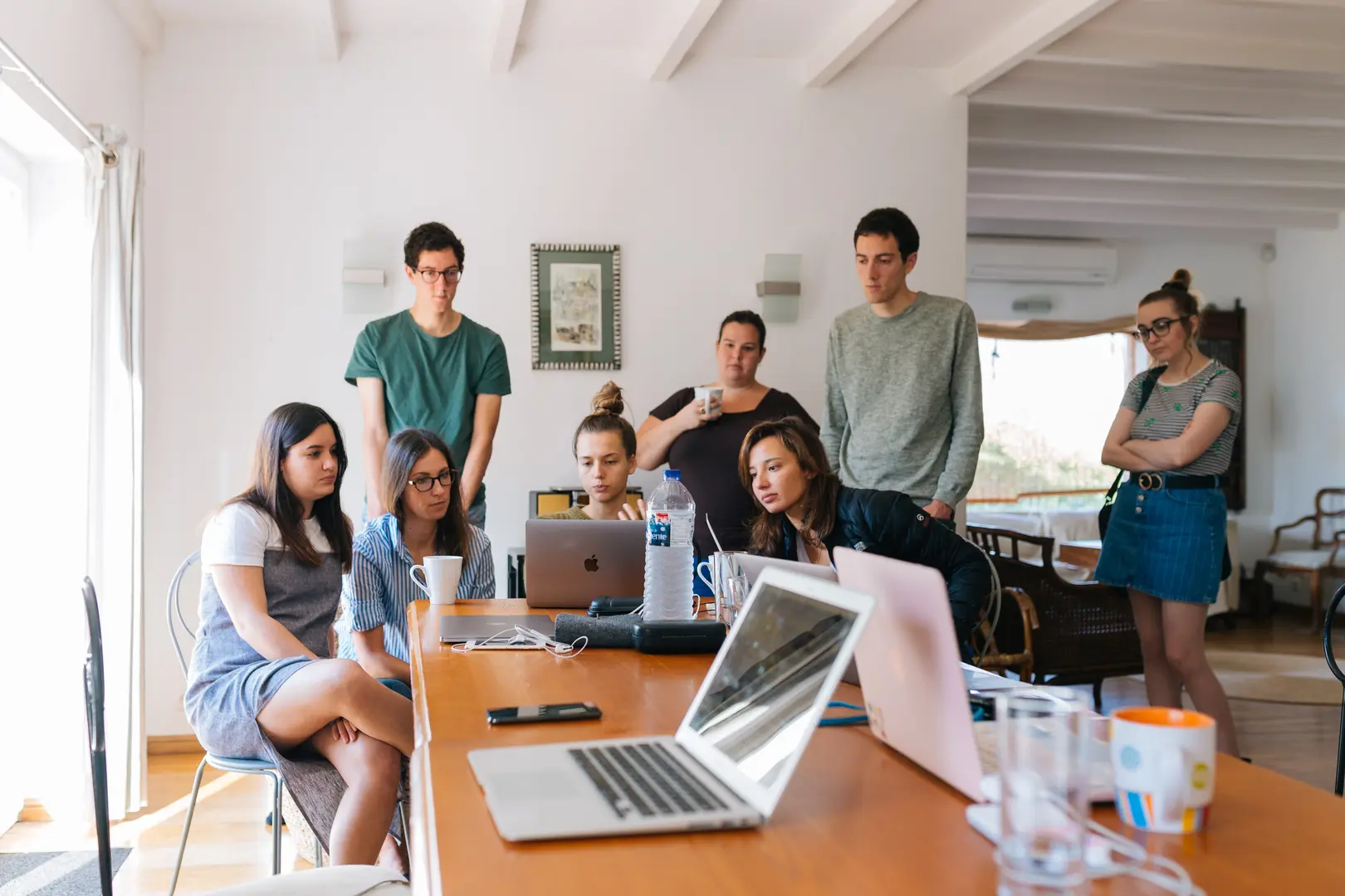 Pros & Cons of Service Based and Product Based Businesses