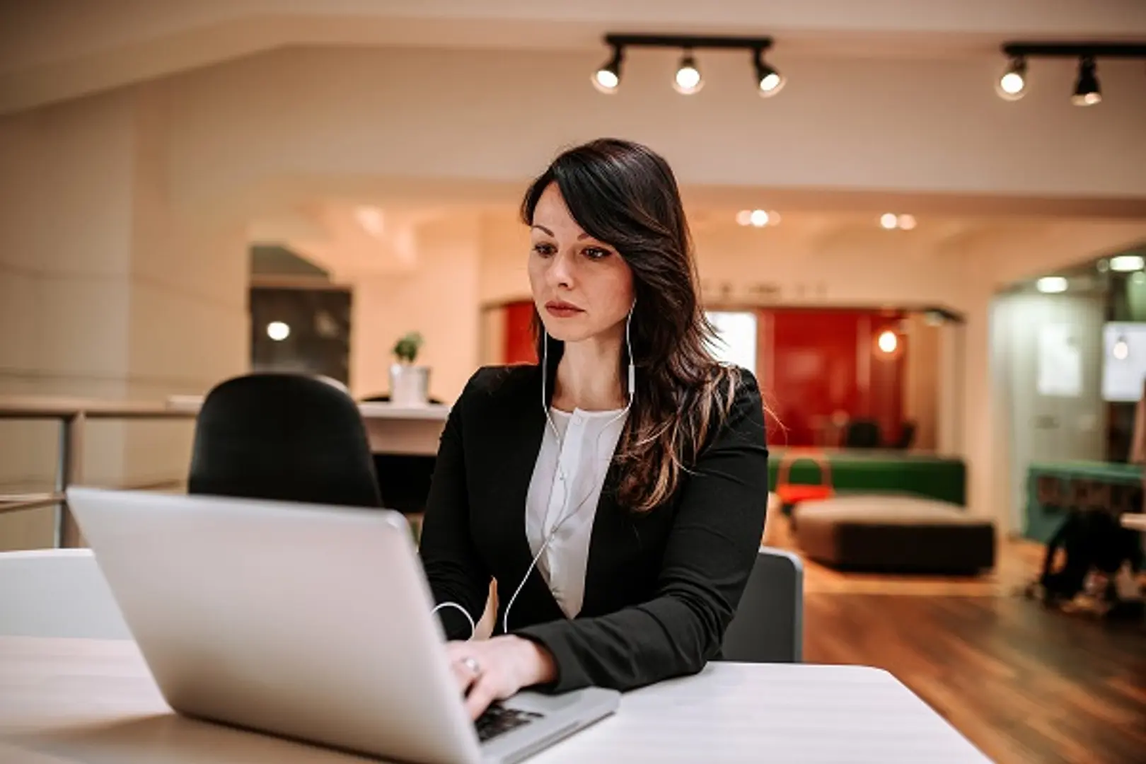 5 Grooming Tips for Women Entrepreneurs to Look Presentable