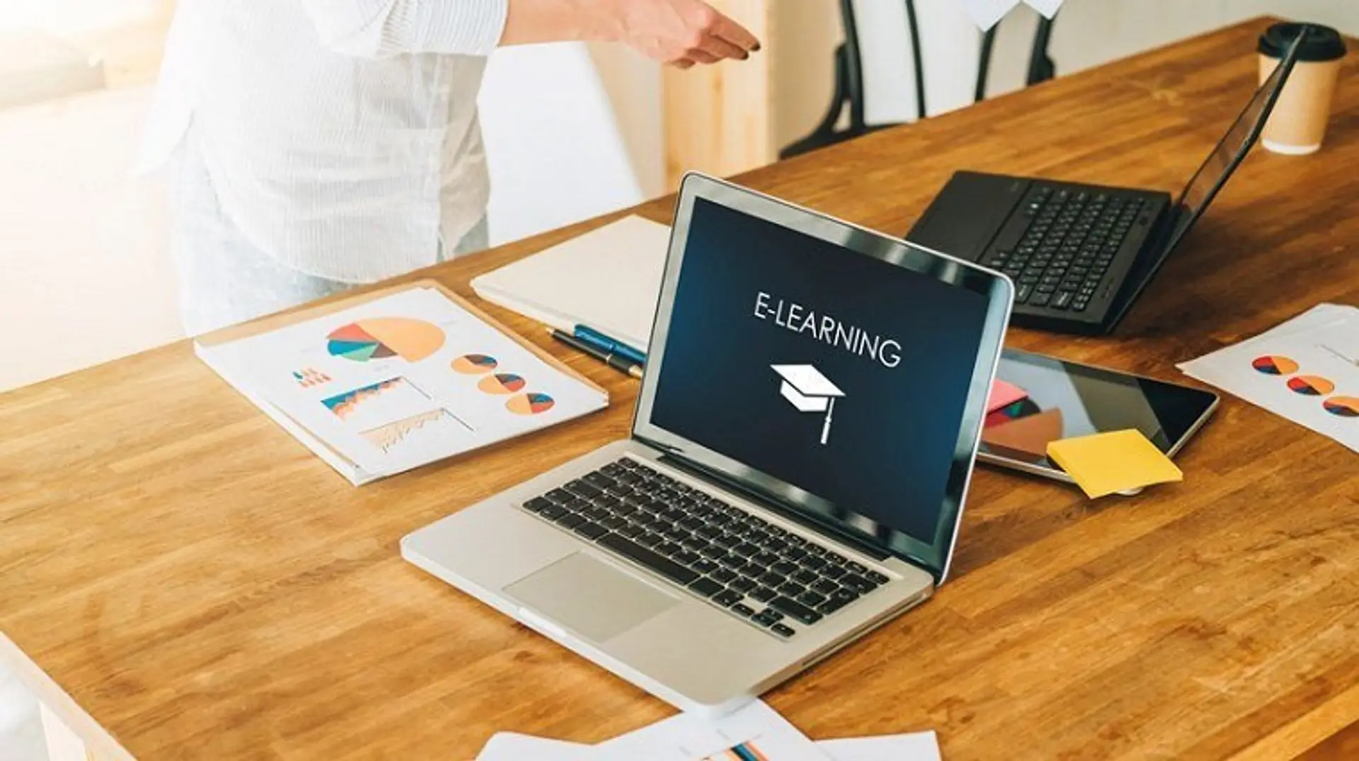 Why You Invest in an eLearning Software During an Outbreak