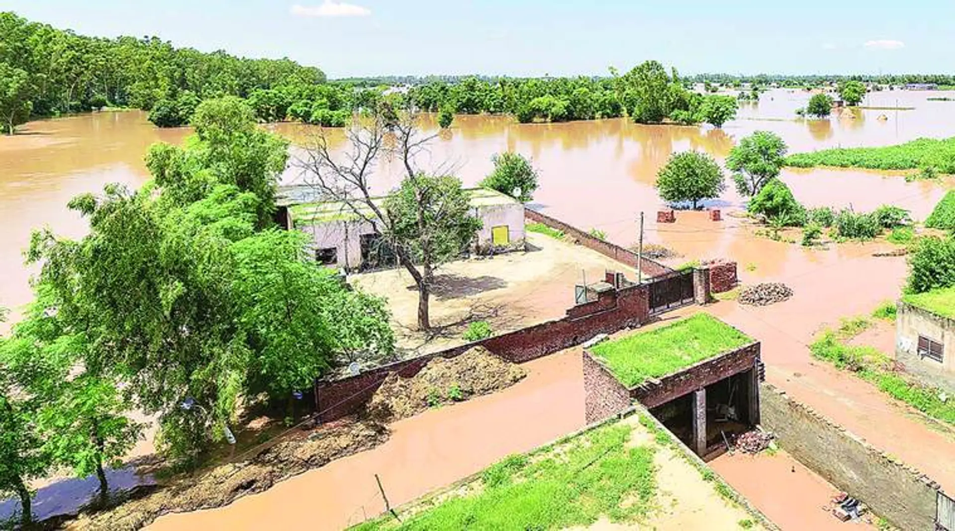 A Brave Woman Who Rescued Her Family From Recent Punjab Floods