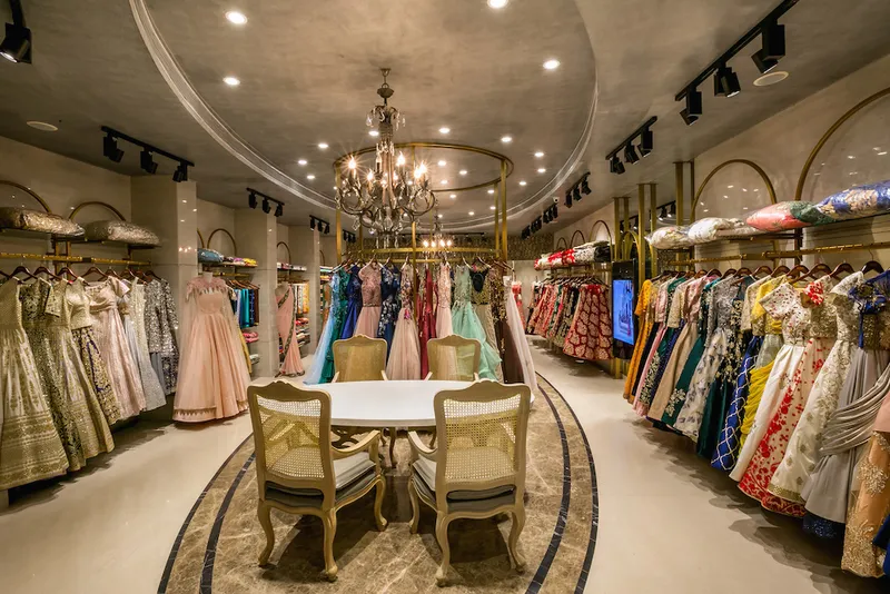 Offering an indulgent & immersive experience for brides to be at Neeru's 1000 signature store. Design by FRDC. Images: Prasad Photography 