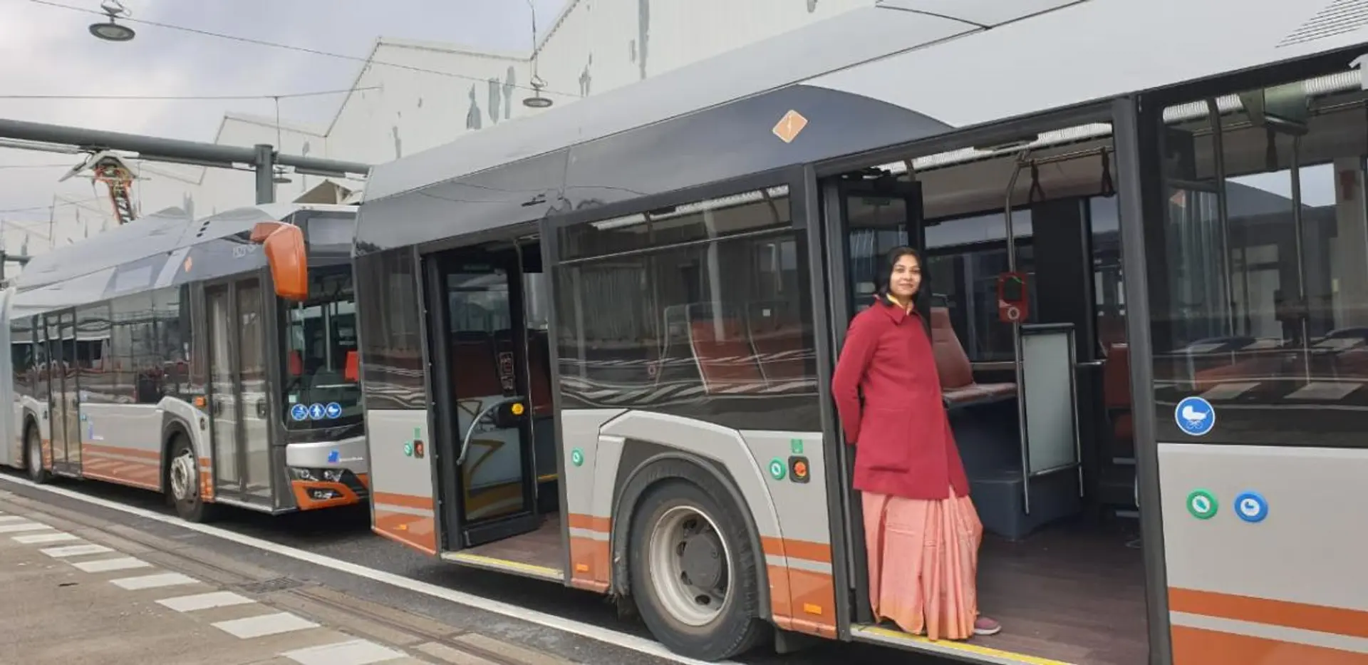 बीएमटीसी की एमडी आईएएस शिखा जब स्वयं दौड़ाने लगीं वॉल्वो बस