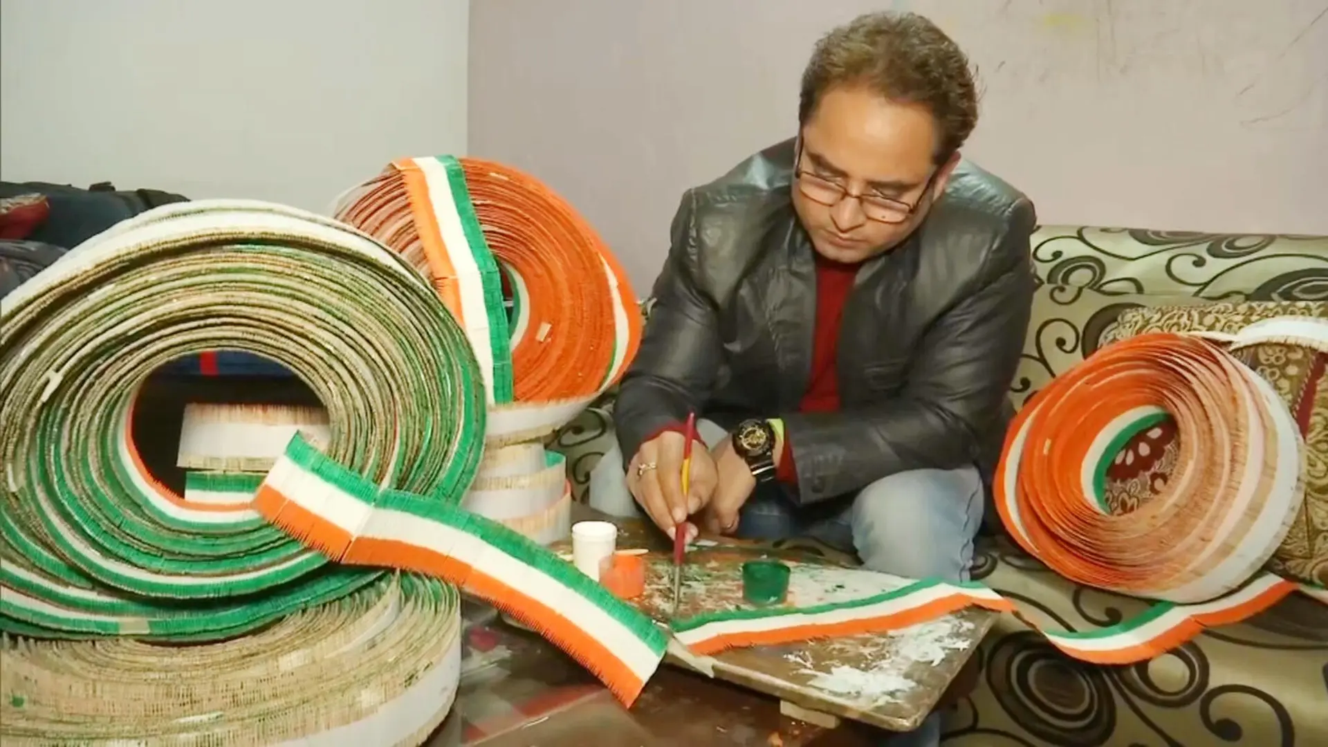 अमृतसर के टीचर ने 71वें गणतंत्र दिवस पर बनाया 71 हजार टूथपिक से अनोखा तिरंगा
