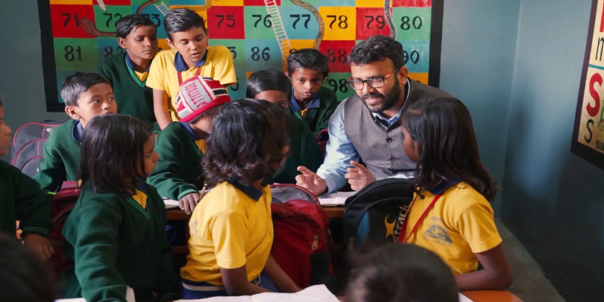 मिलें झारखंड के देव कुमार वर्मा से, जो बेहतर शिक्षा देकर संवार रहे हैं कोयला खदानों में काम करने वाले मज़दूरों के बच्चों का भविष्य