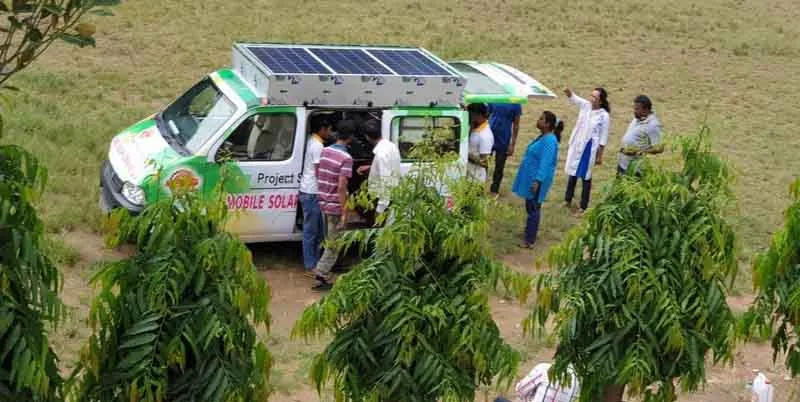 मारुति वैन में डिजिटल स्कूल