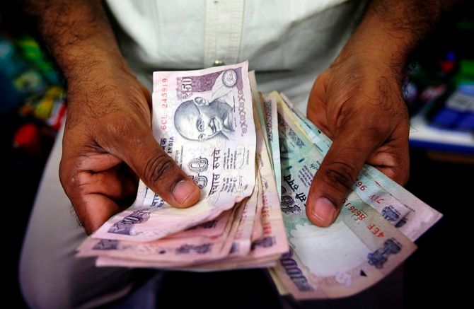 वरिष्ठ नागरिकों को FD पर ये बैंक दे रहे सबसे अधिक ब्याज दरें, देखें पूरी सूची