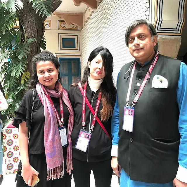एसिड अटैक सर्वाइवर रेशमा कुरैशी और दिग्गज नेता शशि थरूर के साथ तानिया सिंह