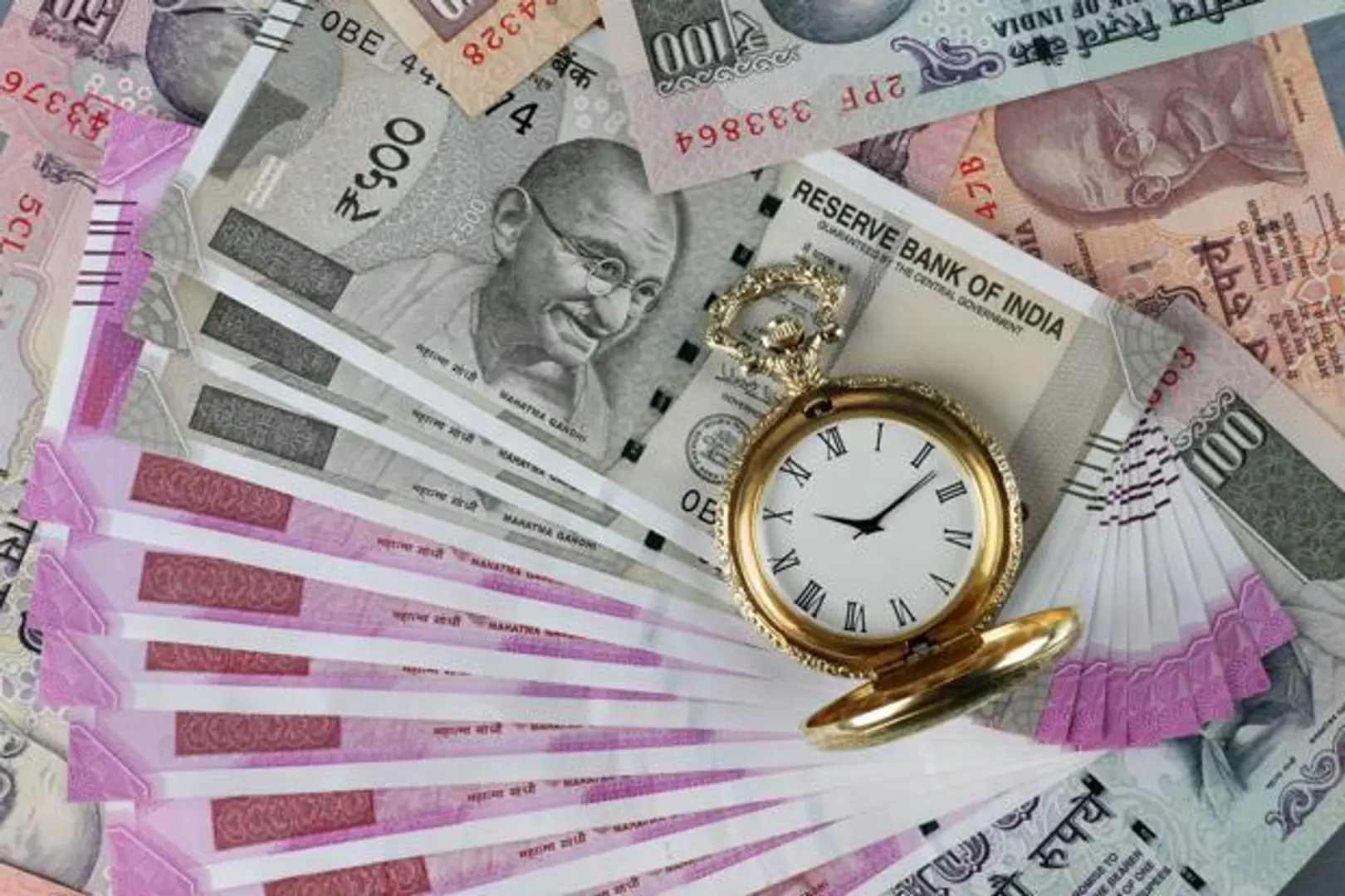 आपके बैंक खाते पर भी लगता है चार्ज! इन बैंक सर्विस चार्जेज के बारे में आपको जरूर पता होना चाहिए