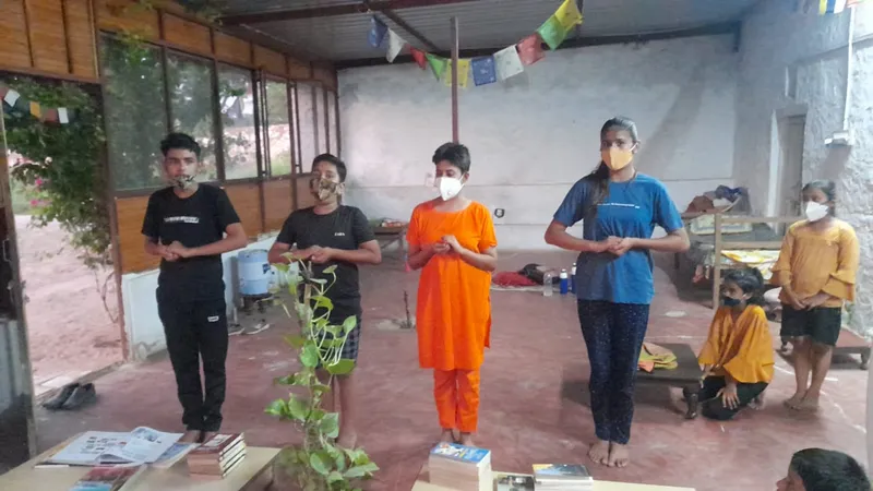 बच्चों के साथ शिवानी राठौड़