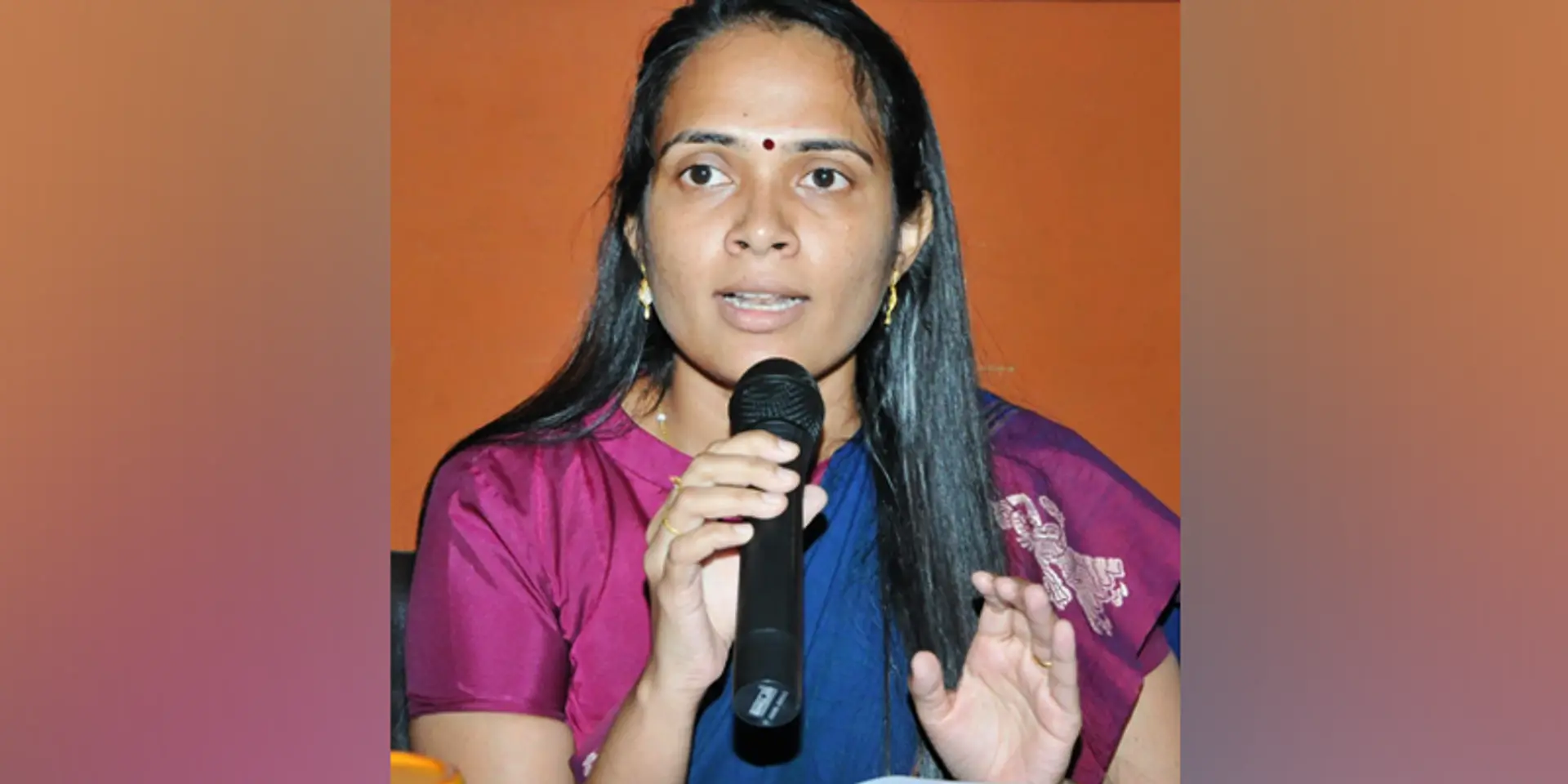 मजदूर मां और किसान पिता की इस बेटी के पास कभी नहीं थे किताब खरीदने तक के पैसे, लेकिन दूसरे अटैंप्ट में ही पास की UPSC परीक्षा