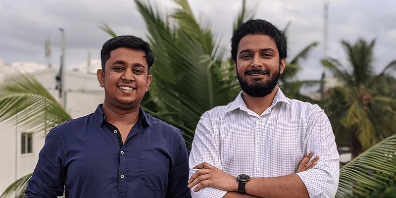 (L-R) जनवरी 2021 में संकेत और जय ने अमेरिका जाने की योजना बनाई है