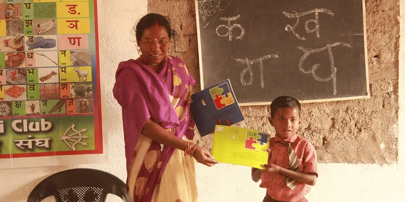 बिहार के एक सरकारी स्कूल में संथाली जनजाति का बच्चा