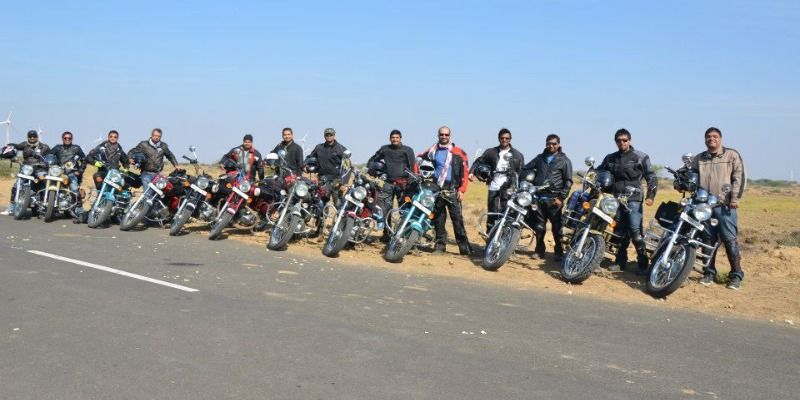3 हज़ार किलोमीटर की दूरी तय करने निकले ये बाइक राइडर्स, वैक्सीनेशन को लेकर बढ़ाएँगे जागरूकता