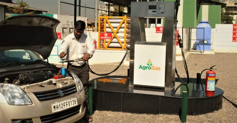 पुणे में स्थित एक बायो-सीएनजी स्टेशन। बायो-सीएनजी को सीधे सीएनजी से चलने वाले वाहनों में डाला जा सकता है। तस्वीर-अग्रो गैस
