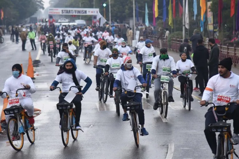 चंडीगढ़ स्मार्ट सिटी में 200 किलोमीटर लंबी साइकिल ट्रैक बनाई गई है जबकि लुधियाना, अमृतसर, जालंधर जैसे स्मार्ट सिटीज़ में साइकिल ट्रैक पर कोई कुछ खास कार्य नहीं हुआ। तस्वीर साभार- https://niua.org/