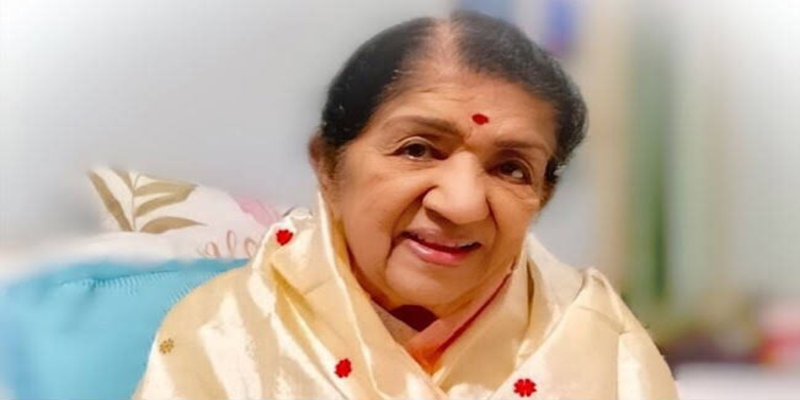 मशहूर गायिका लता मंगेशकर का 92 साल की उम्र में मुंबई में हुआ निधन