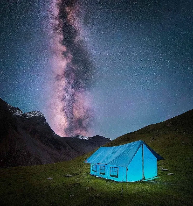 हिमाचल प्रदेश में HireACamp (फोटो साभार: HireACamp फेसबुक पेज)