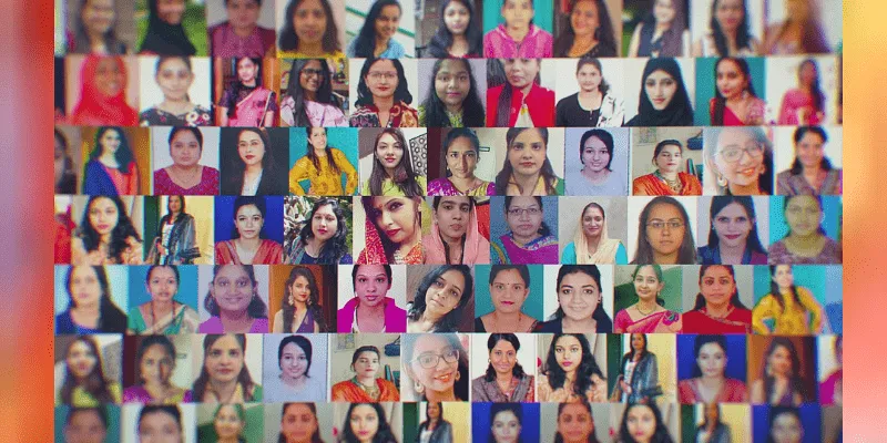 हुनर ऑनलाइन पर कौशल-आधारित पाठ्यक्रम सीखने वाले गृहणियों का एक समूह