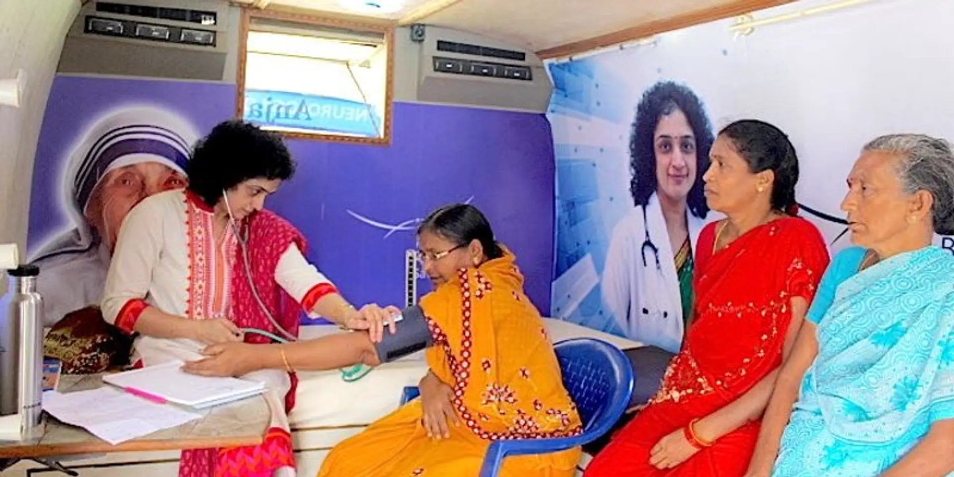 न्यूरोलॉजी ऑन व्हील्स के माध्यम से आंध्र प्रदेश के दूरस्थ भागों में स्वास्थ्य सेवा पहुंचा रही हैं यह न्यूरोलॉजिस्ट