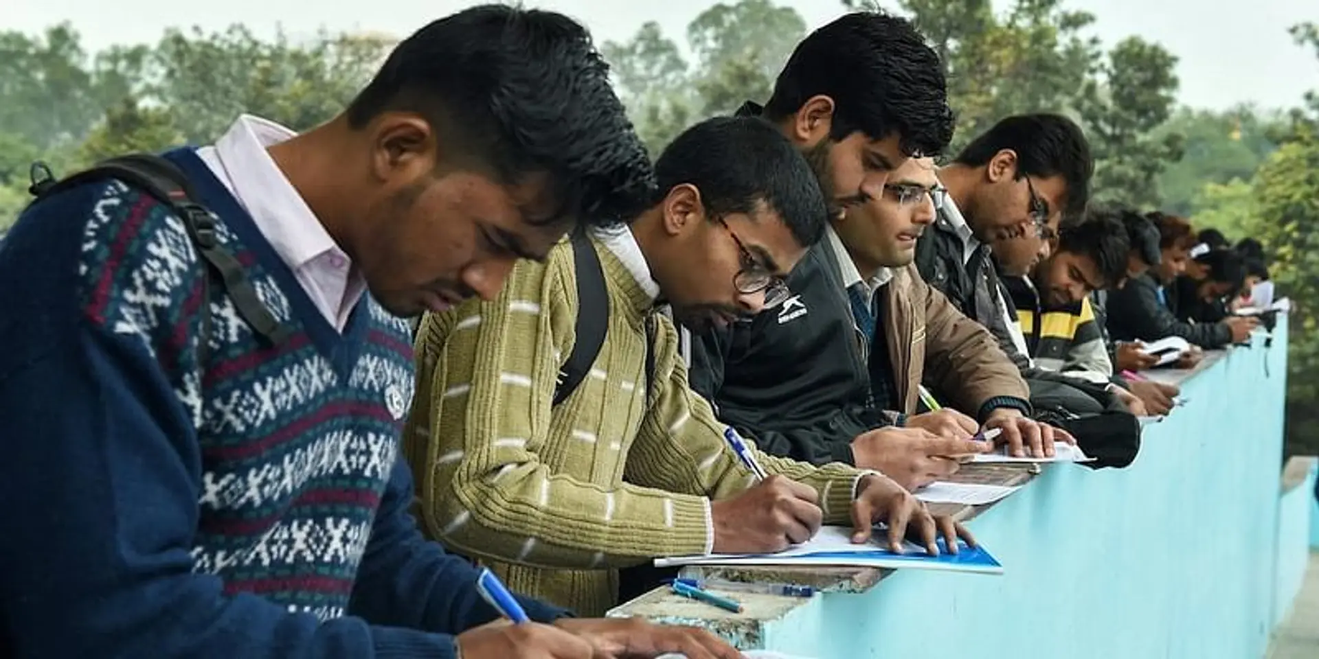 बिहार सिविल कोर्ट ने निकाली 7692 पदोंं पर भर्ती, जानें कौन कर सकता है अप्लाई