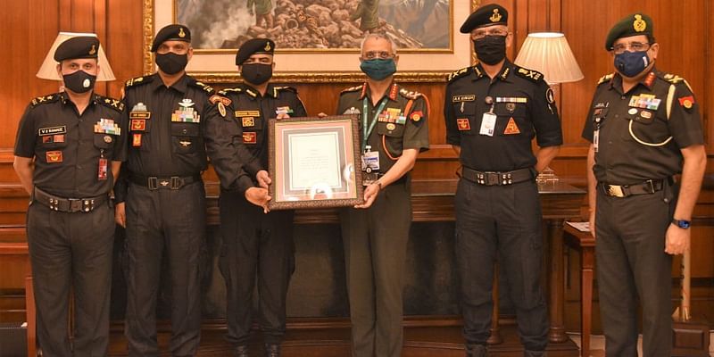 थल सेना प्रमुख ने नेशनल सिक्योरिटी गार्ड्स के 51 स्पेशल एक्शन ग्रुप को सीओएएस यूनिट पुरस्कार से सम्मानित किया