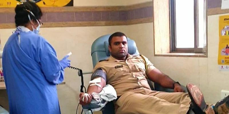 ‘रियल हीरो’: मुंबई पुलिस के इस सिपाही ने 14 साल की लड़की के लिए किया रक्तदान, बच गई जान