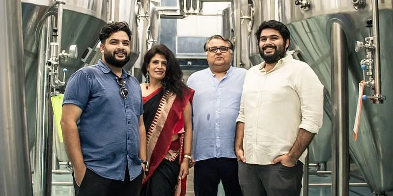 वार्ष्णेय परिवार: (L-R) अनीश वार्ष्णेय, सारिका वार्ष्णेय, प्रदीप वार्ष्णेय और आदित्य ईशान वार्ष्णेय