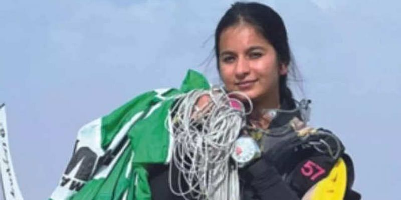 प्रयागराज की इस लड़की ने महज 21 वर्ष की उम्र में प्रोफेशनल स्काई-डाइविंग लाइसेन्स हासिल कर बनाया रिकार्ड