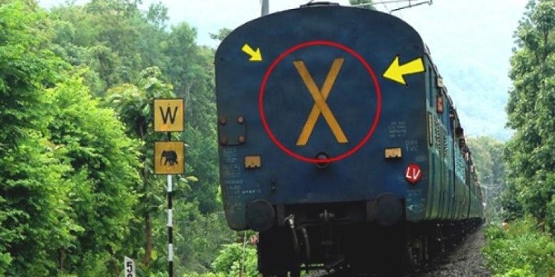 क्या आप जानते हैं कि ट्रेन के आखिरी डिब्बे के पीछे "X" क्यों लिखा जाता है, यहाँ जानिए