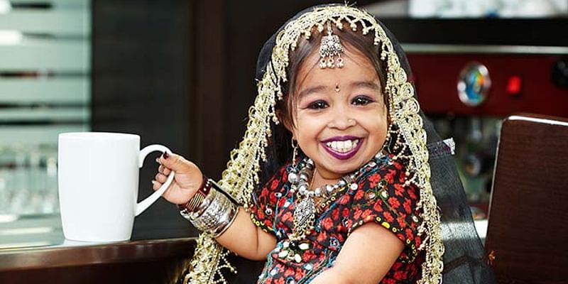 कद में दुनिया की सबसे छोटी महिला ने लोगों से लॉकडाउन का पालन करने की अपील की