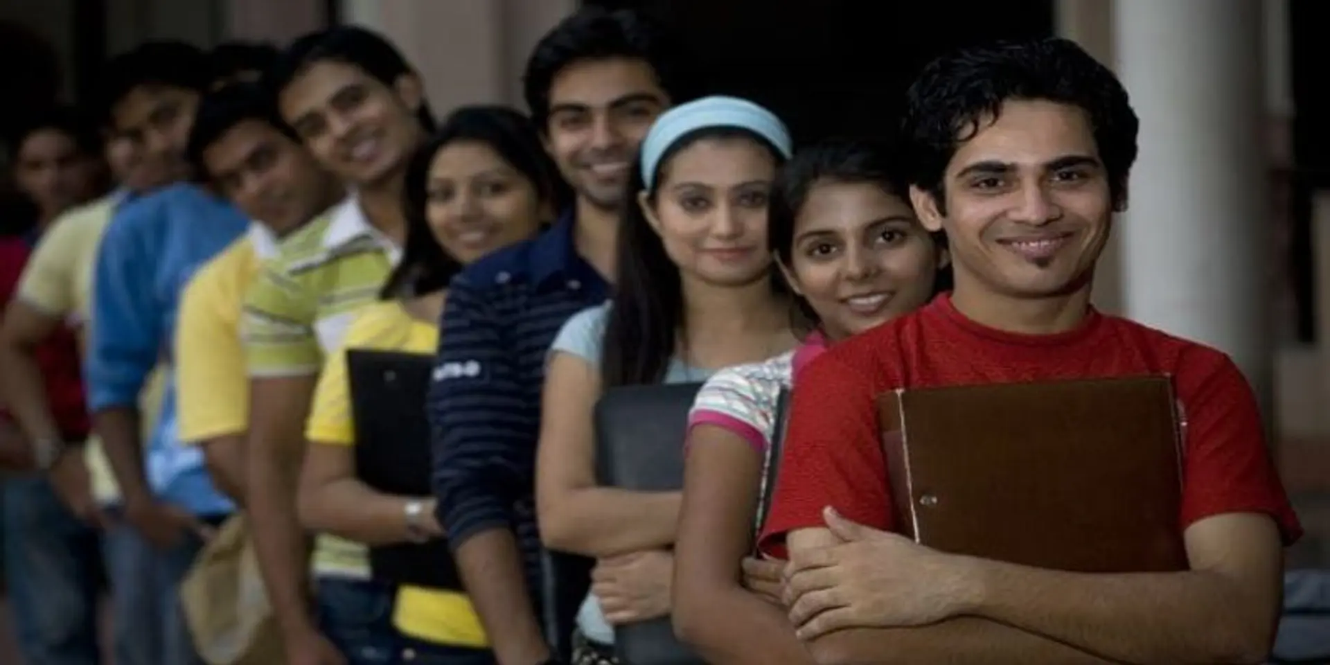 सुस्त बाजार में भी AI, बैंकिंग, FMCG, तेल एवं गैस सेक्टर में नौकरियों की मांग में बढ़ोतरी: नौकरी जॉबस्पीक