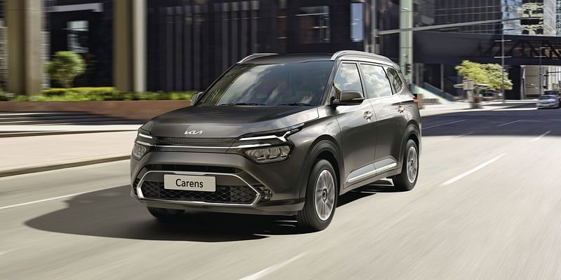 KIA ने लॉन्च किए कैरेंस और सॉनेट के नए वेरिएंट, जानिए कीमत और फीचर