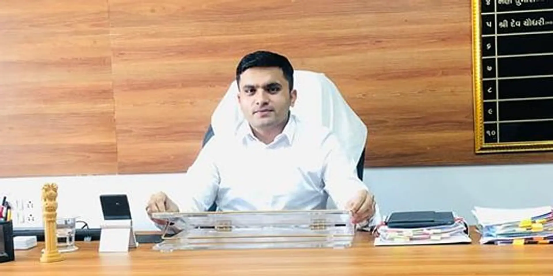 'रुक जाना नहीं': गाँव में हिन्दी मीडियम की पढ़ाई से अधिकारी तक की यात्रा, देव चौधरी की प्रेरक कहानी