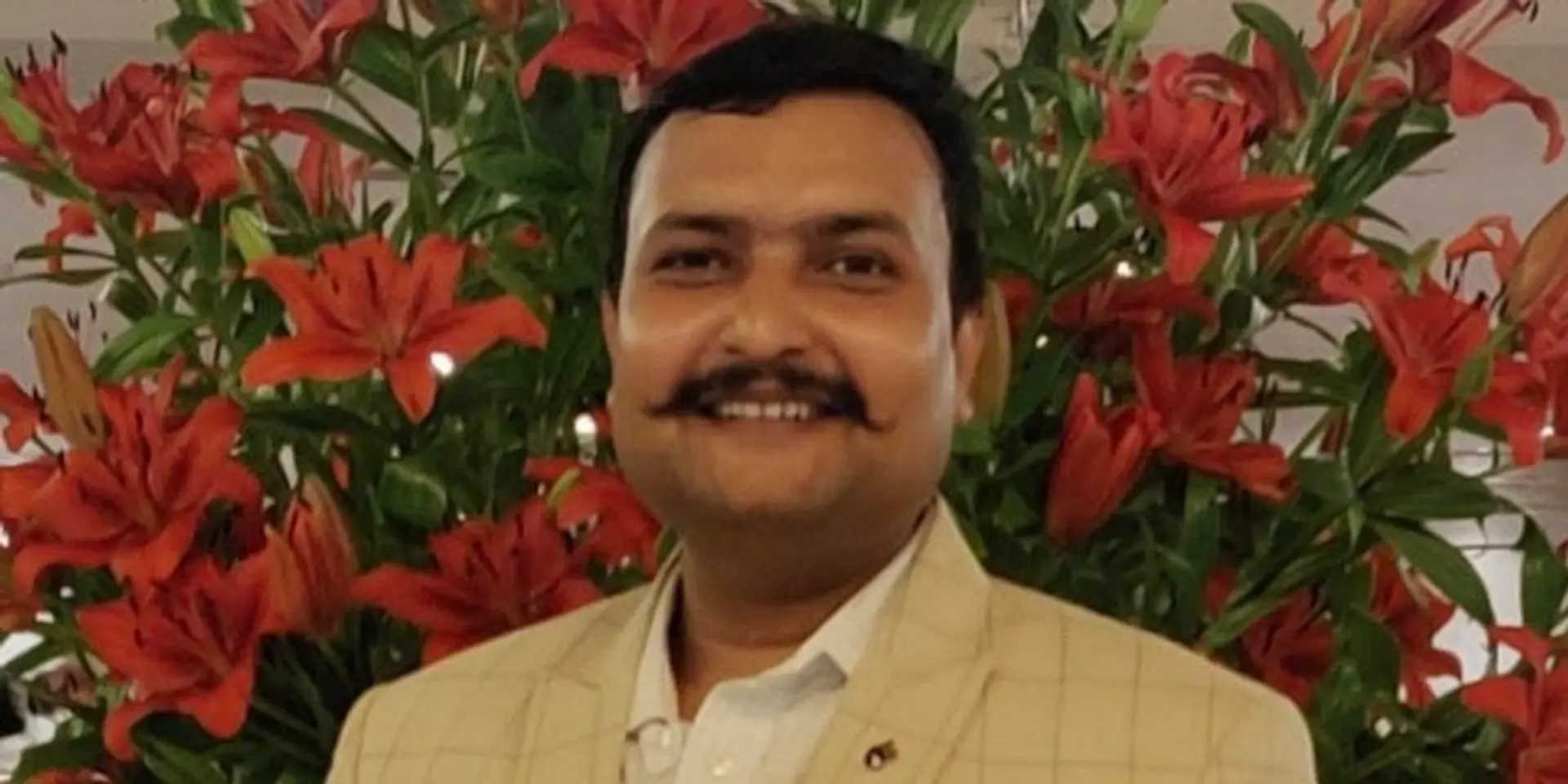 लोगों ने कहा 'एक नौकरी मिलती नहीं, बनने चले हैं आईएएस'... हिंदी मीडियम से बनकर दिखाया IAS