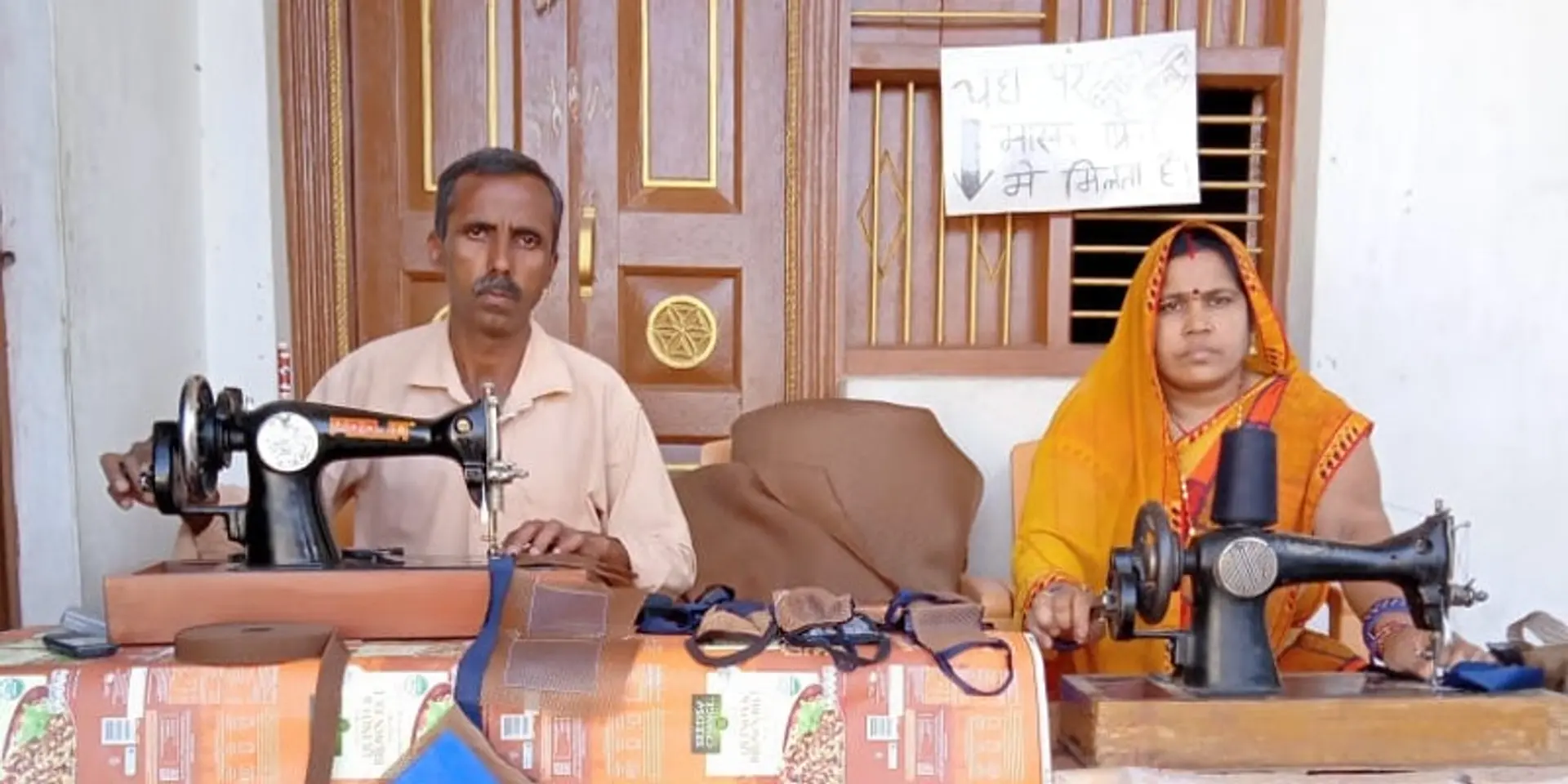 कोरोनावायरस: लोगों को फ्री में मास्क बनाकर दे रहा है बिहार का ये आर्मी मैन