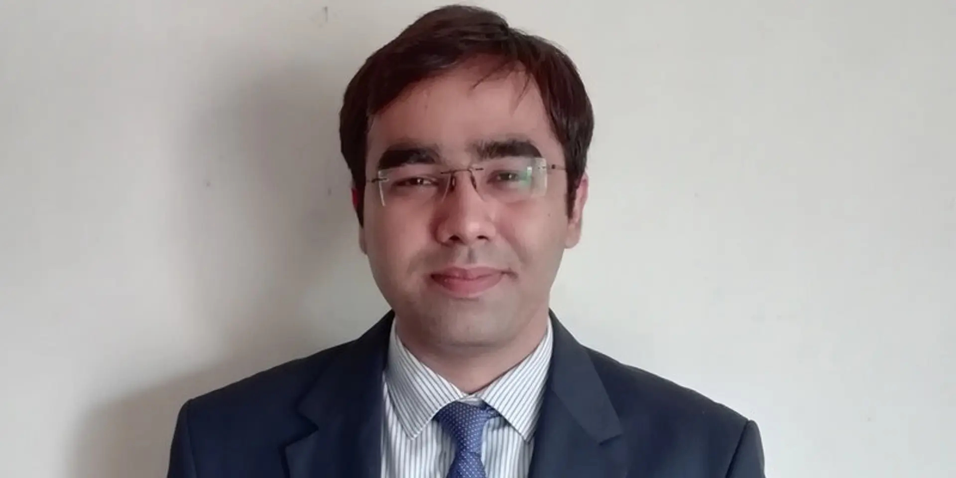 ‘रुक जाना नहीं’: संघर्षों से जूझकर सफलता की राह बनाने वाले हिंदी मीडियम के आदित्य की कहानी