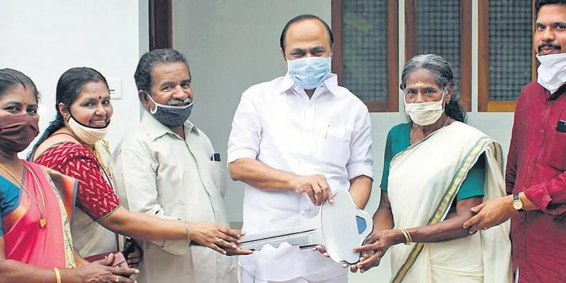 केरल के इस दंपति ने कुछ इस तरह बेटी की शादी को बनाया यादगार, इंटरनेट पर हो रही वाहवाही
