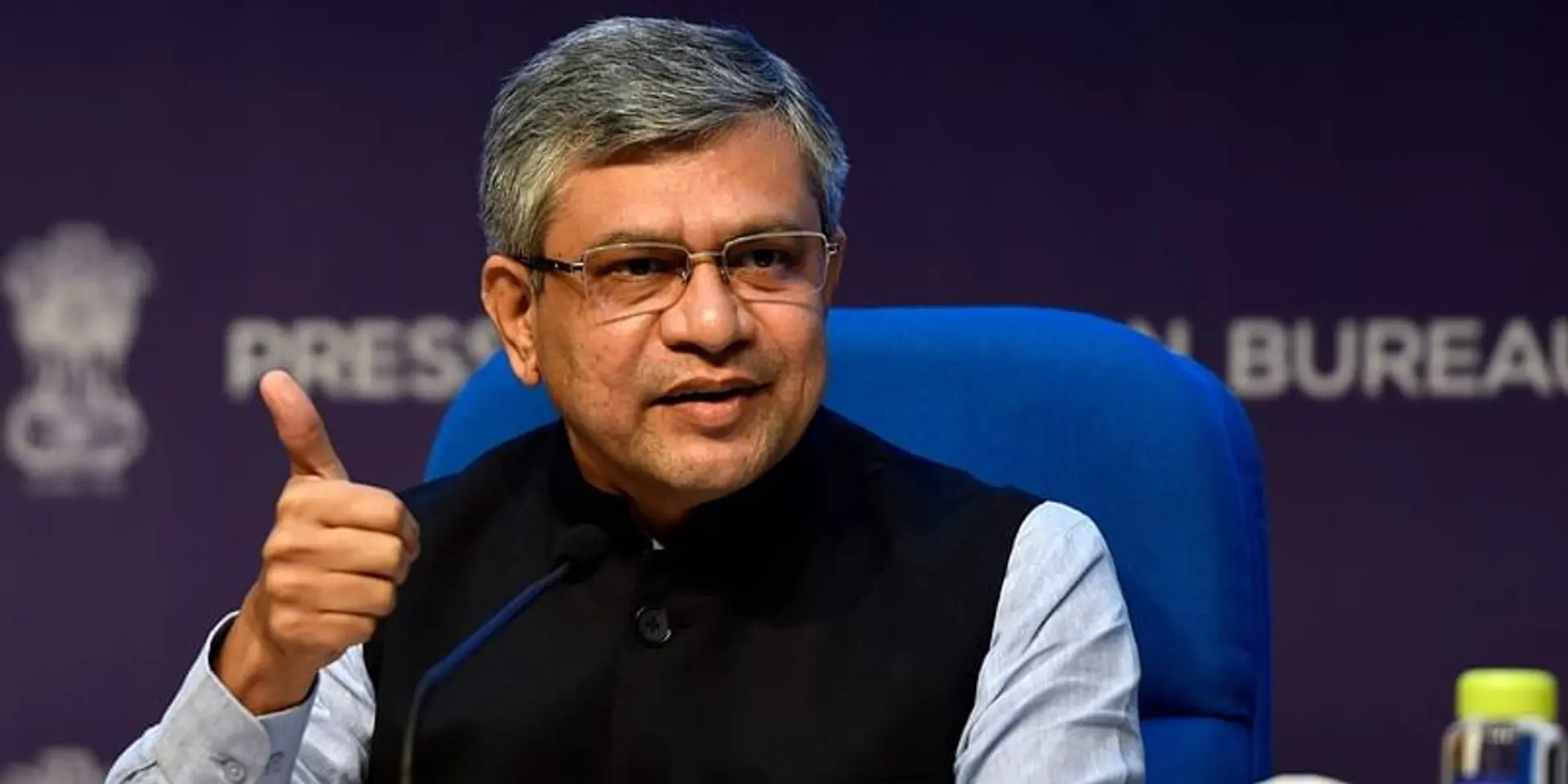 भारतीय मोबाइल फोन ब्रांड विकसित करने पर काम कर रही सरकारः अश्विनी वैष्णव