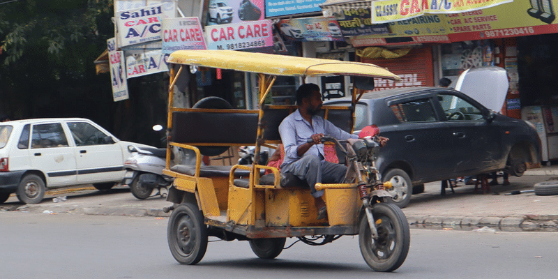 क्या सस्ती सार्वजनिक चार्जिंग व्यवस्था दे सकती है दिल्ली के इलेक्ट्रिक वाहनों को रफ्तार?