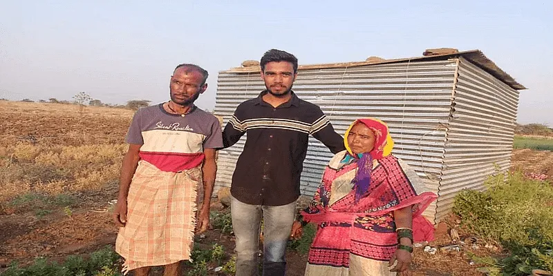 अपने माता-पिता के साथ शरण गोपीनाथ कांबले