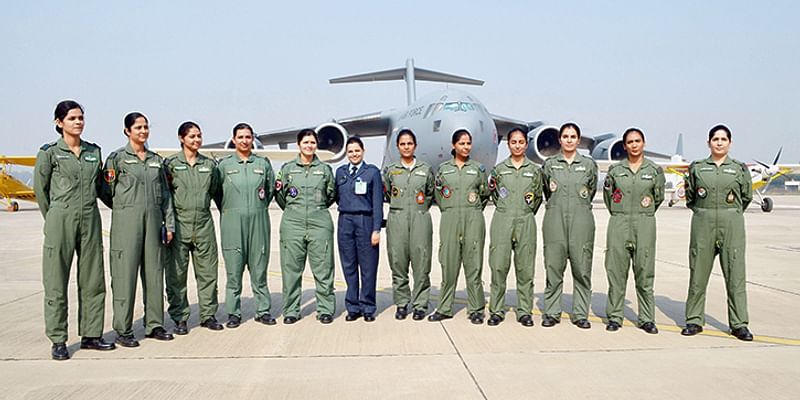 वायु सेना में सेवारत 1875 महिला अधिकारियों में से 10 लड़ाकू विमान चालक: सरकार