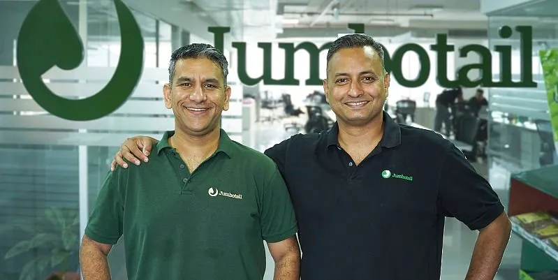 को-फाउंडर्स आशीष झिना (L) के साथ एस कार्तिक वेंकटेश्वरन (R) ने 2015 में Jumbotail की शुरुआत की। 