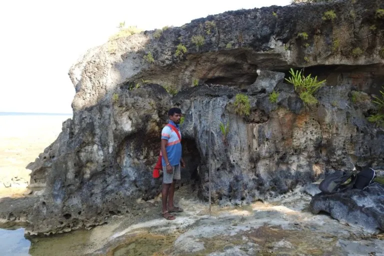 जस्टिन सुमित कुमार पहले एक शिकारी थे। वह अब एक संरक्षणवादी हैं और वैज्ञानिकों के साथ मिलकर गुफा में रहने वाली प्रजातियों का अध्ययन करते हैं। तस्वीर- SACON