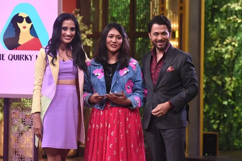 शार्क विनीता सिंह और अनुपम मित्तल के साथ मालविका सक्सेना (बीच में) 